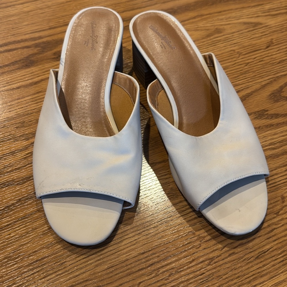 Universal Thread Heeled Mules - Picture 2 of 10
